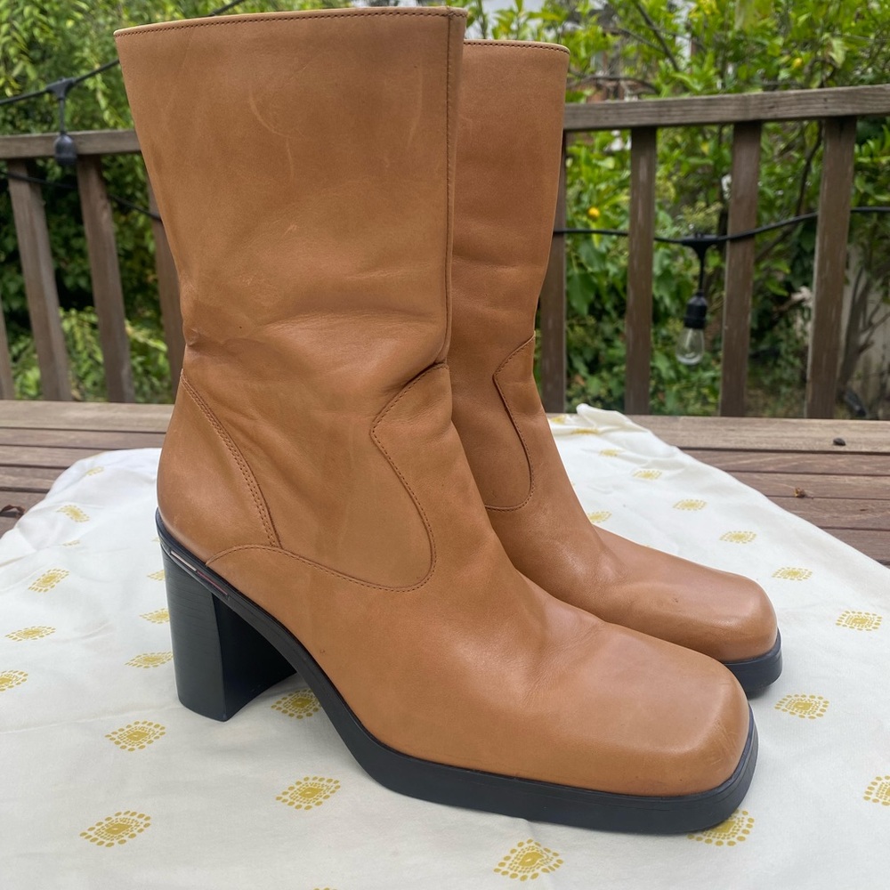 Vintage Tommy Hilfiger Tan Leather Square Toe Heeled Boots | 7.5